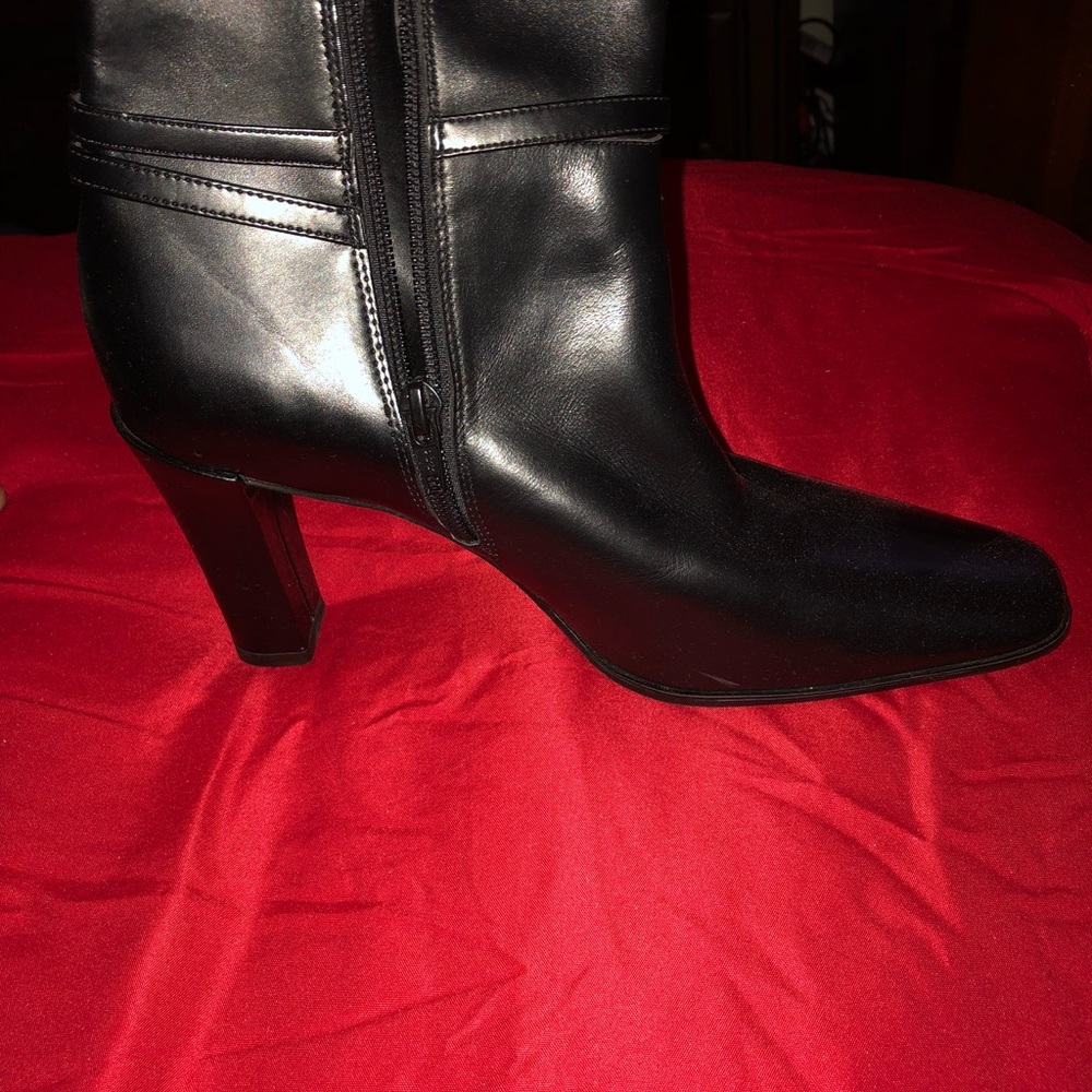 Lisa Closet - Picture 5 of 5